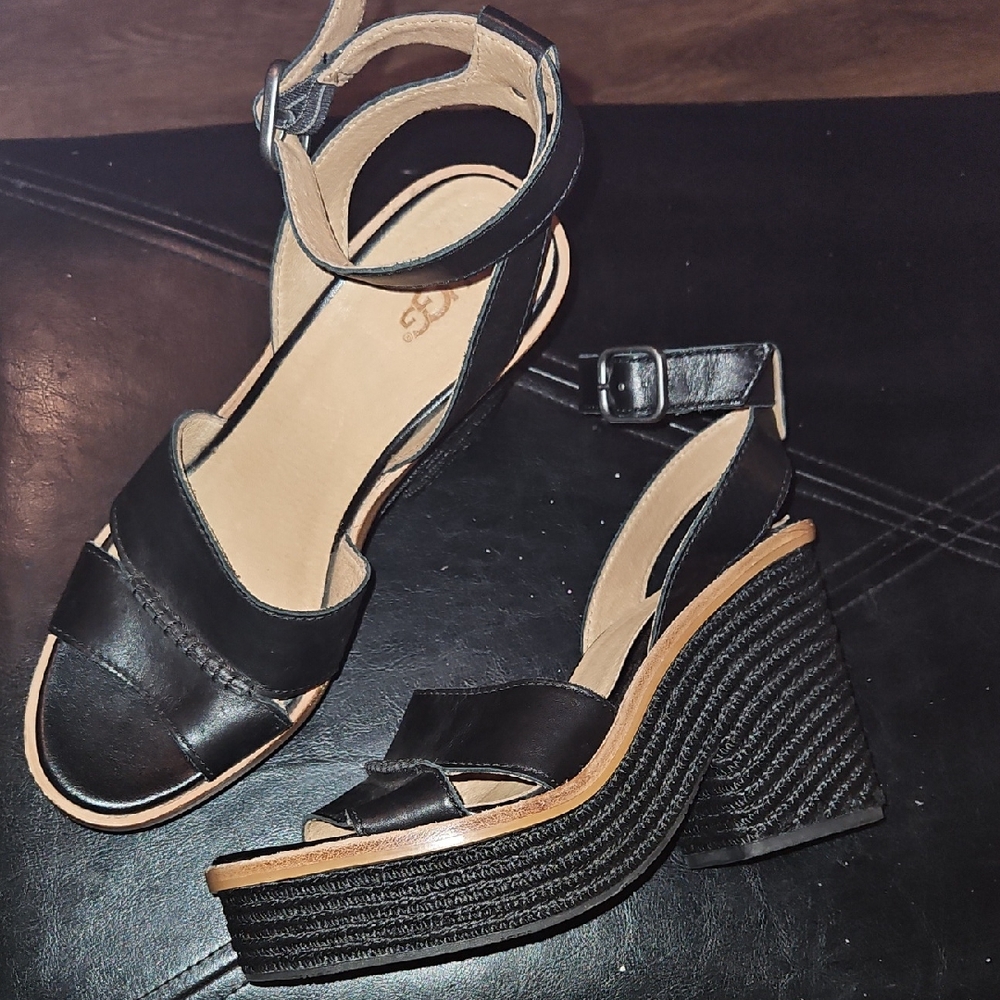 UGG Black LEATHER Wedge Sandals